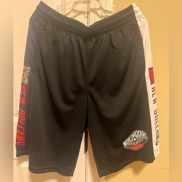 NBA Other - NBA UNK Men’s New Orleans Pelicans shorts.  Size Large.